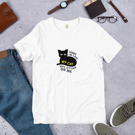 猫tシャツ ねこ 猫イラスト Sorry i'm late, my cat was sitting on me｜アダルト&キッズサイズ